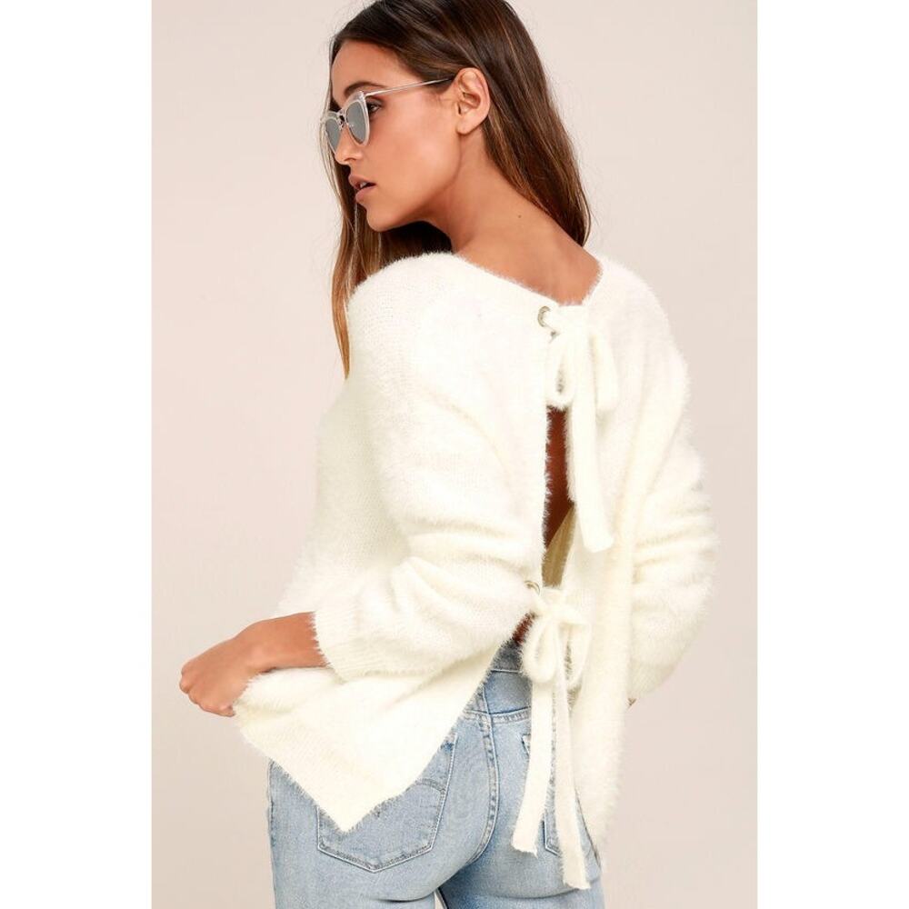 Lulus Weekend in Aspen Bow Tie Back Fuzzy White Backless Sweater Women's Small S
